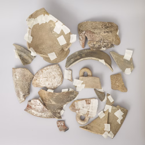 Arheološka keramička posuda iz nalazišta Nadin prije restauratorskih radova u sklopu suradnje sa Sveučilištem u Zadru.