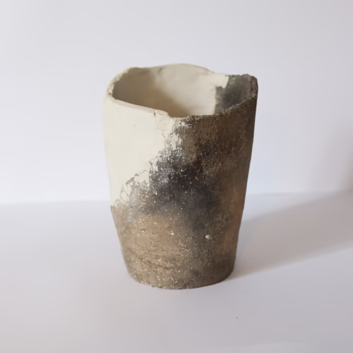 Arheološki keramički artefakt iz Muzeja Like Gospić u izvornom stanju prije konzervatorskih radova 2024. godine.