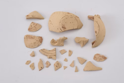 Keramička uljanica prije početka restauracije, dokumentirana kao dio konzervatorskog projekta u HRZ Zagreb.