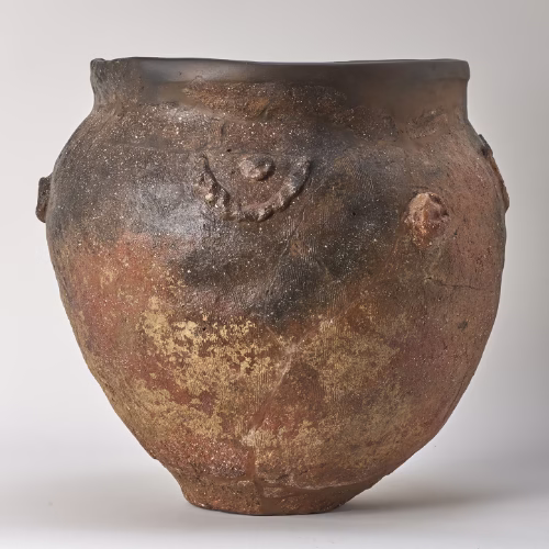 Keramička posuda nakon restauracije, obnovljena u suradnji s Hrvatskim restauratorskim zavodom u Zagrebu.