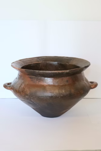 Keramički predmet iz Muzeja Like Gospić obnovljen tijekom konzervatorsko-restauratorskog procesa 2024. godine.